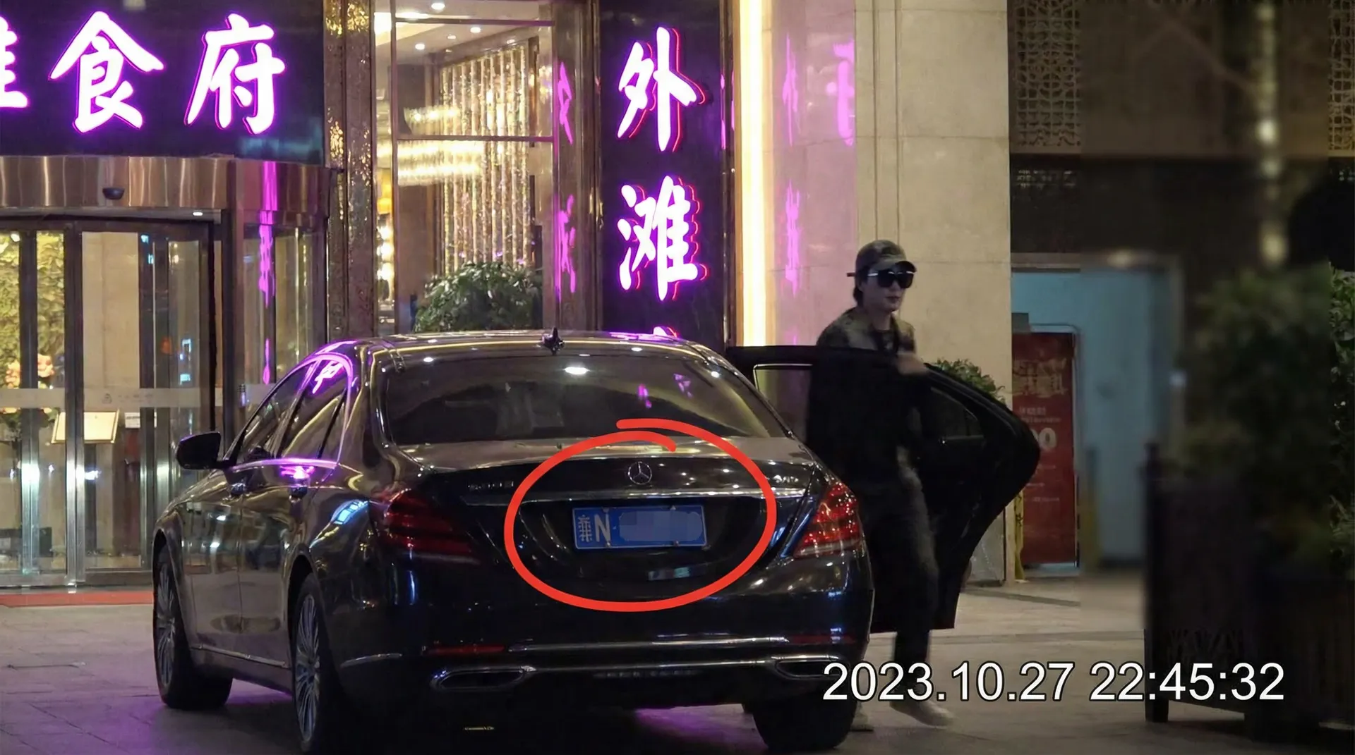 雨后小故事 - 豪车餐厅外被拍